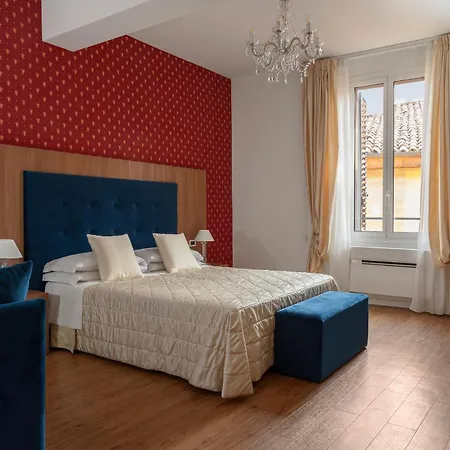 Re Enzo Hotel